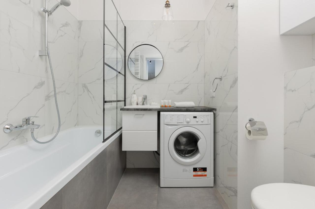 Cozy Apartments With Parking In The 19Th District By Noclegi Renters وارسو المظهر الخارجي الصورة
