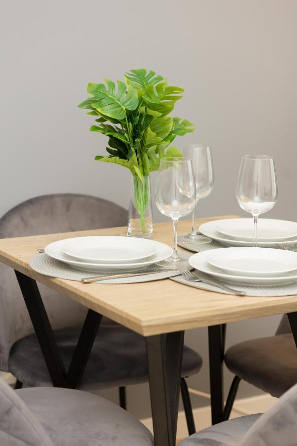 Cozy Apartments With Parking In The 19Th District By Noclegi Renters وارسو المظهر الخارجي الصورة