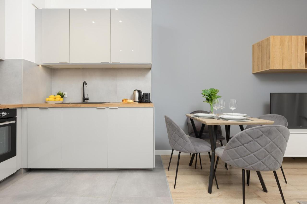 Cozy Apartments With Parking In The 19Th District By Noclegi Renters وارسو المظهر الخارجي الصورة